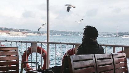 爱游戏手机版-莱斯特城惨败，欧洲赛区位置岌岌可危，莱斯特城夺冠首发