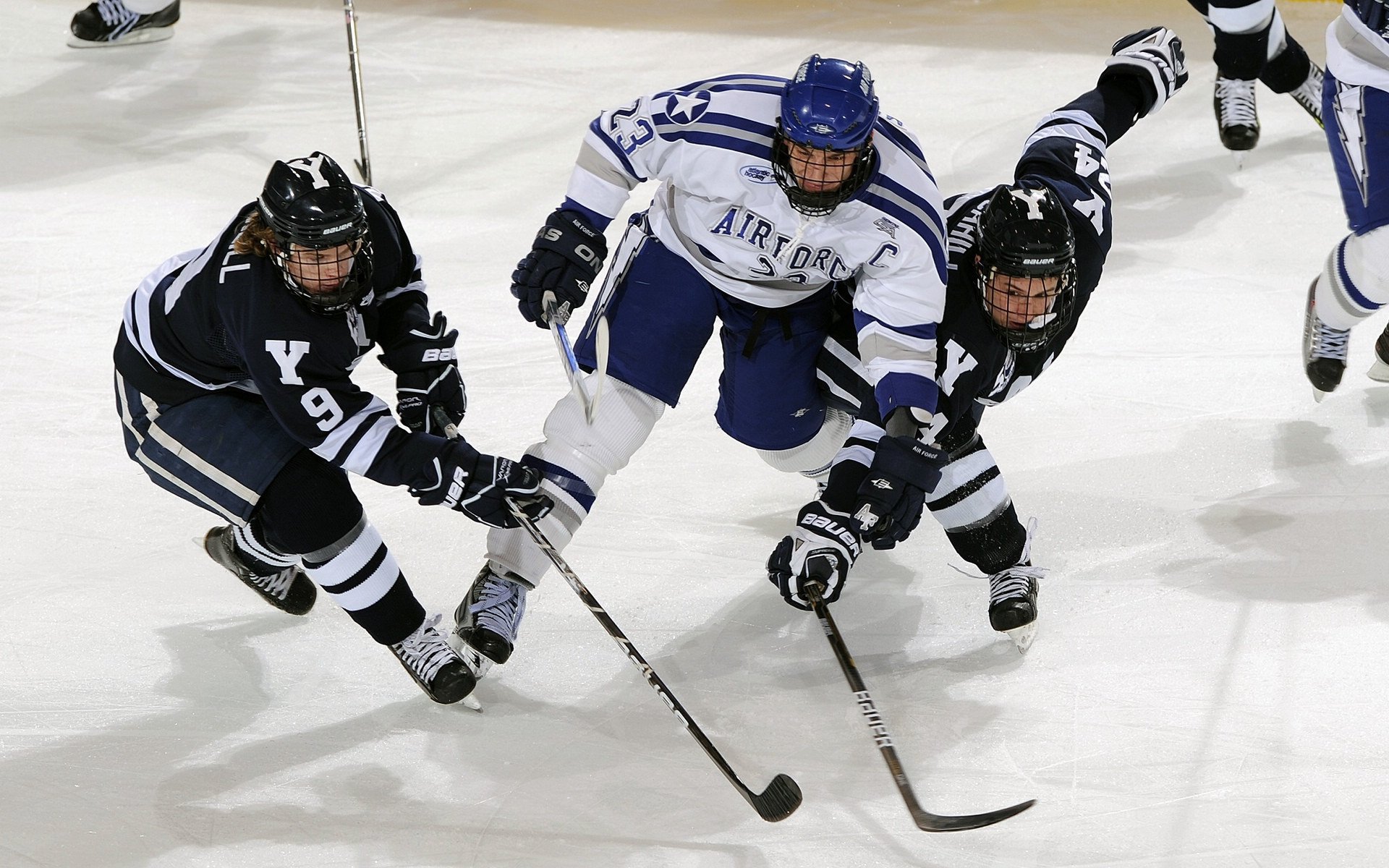 爱游戏官方主页-美国反曲弓女队在巴黎世锦赛中获得银牌，反曲弓世界纪录